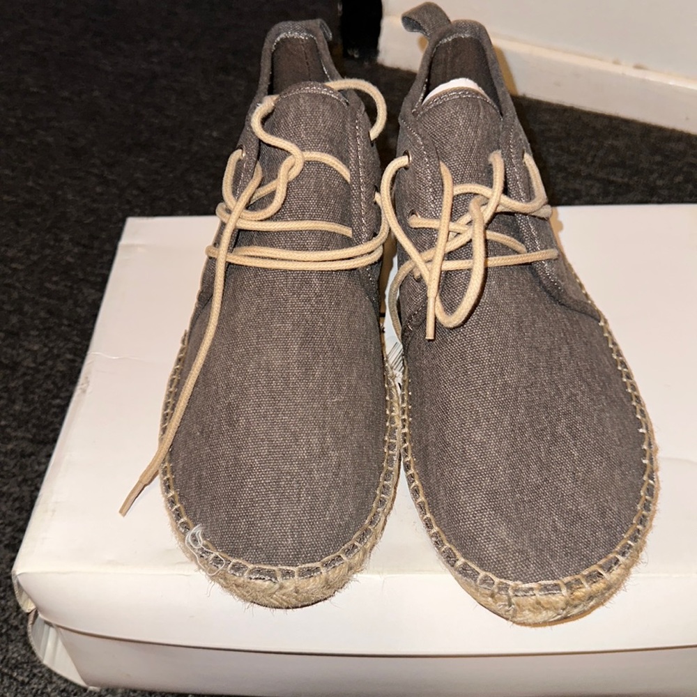 Casual shoes